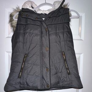 Gray puffer vest with faux fur trim